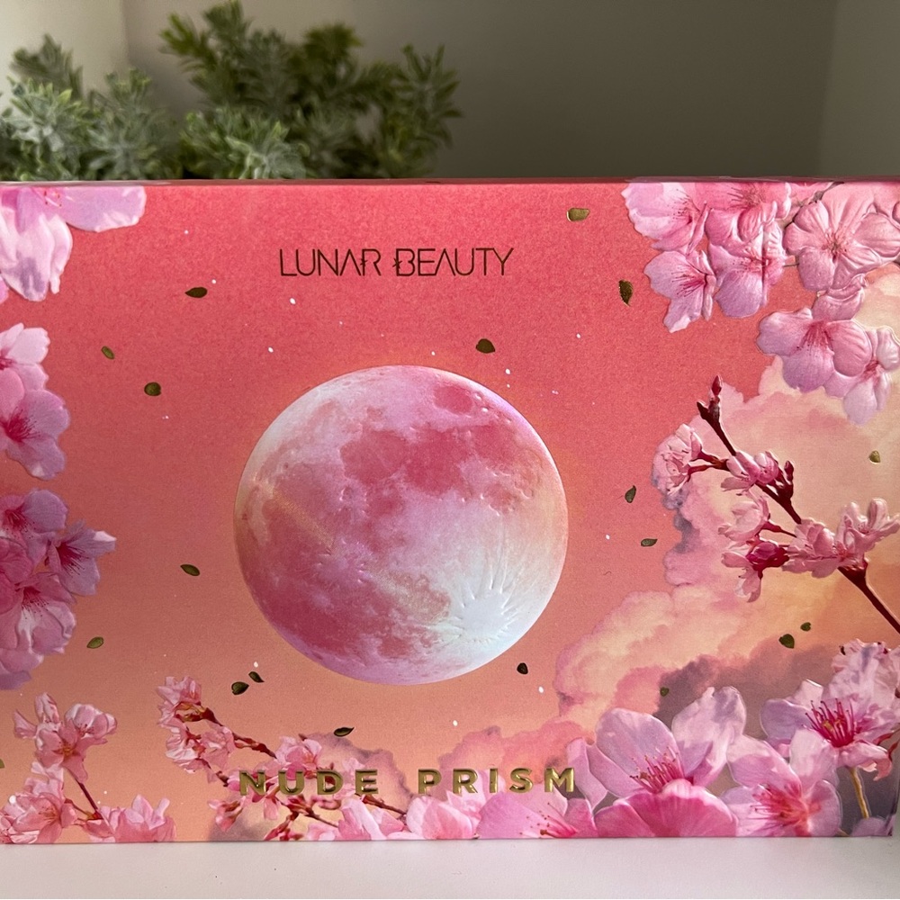 Lunar Beauty Nude Prism eyeshadow palette.